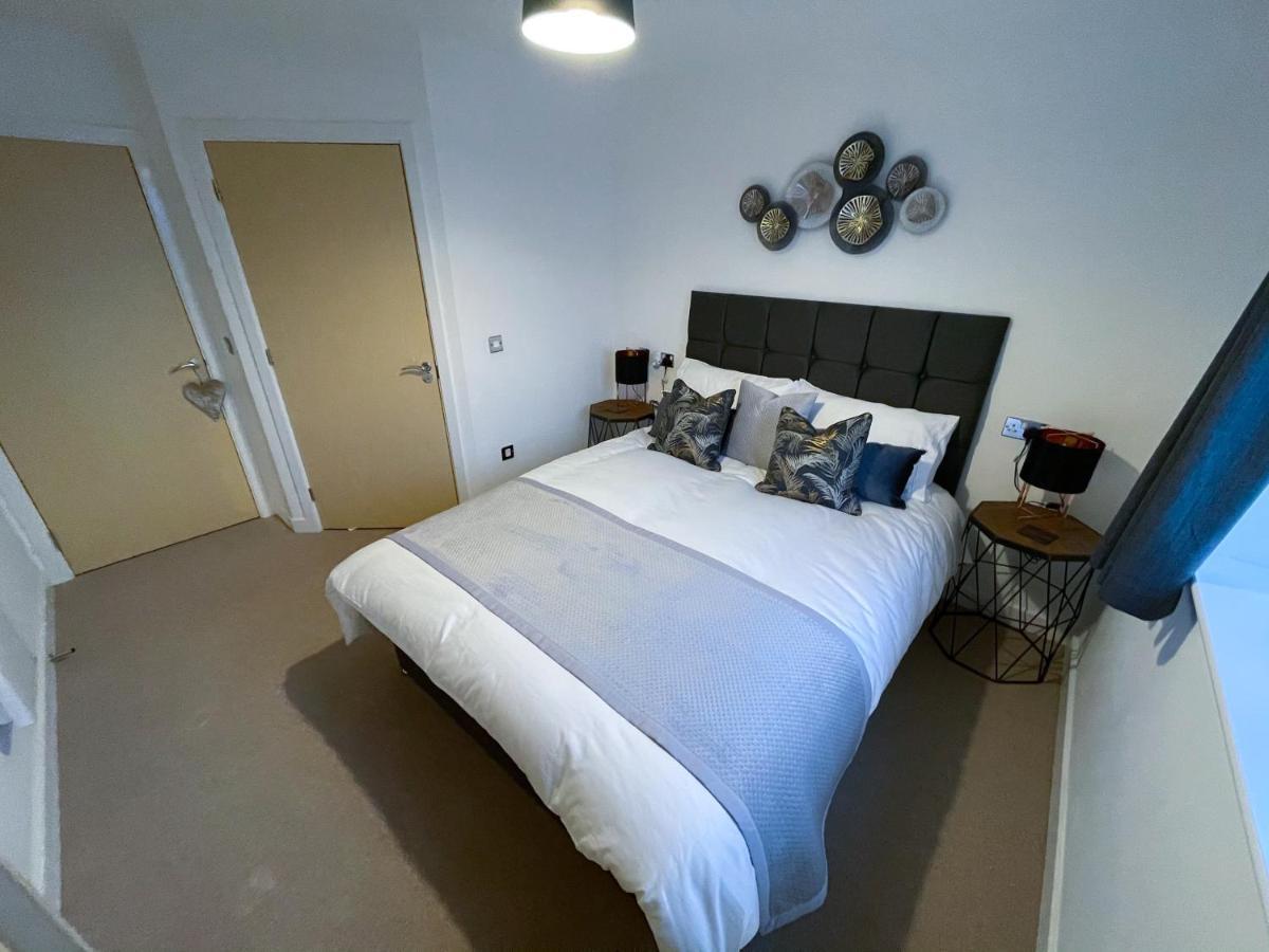 Station Side Penthouse Apartman Wolverhampton Kültér fotó